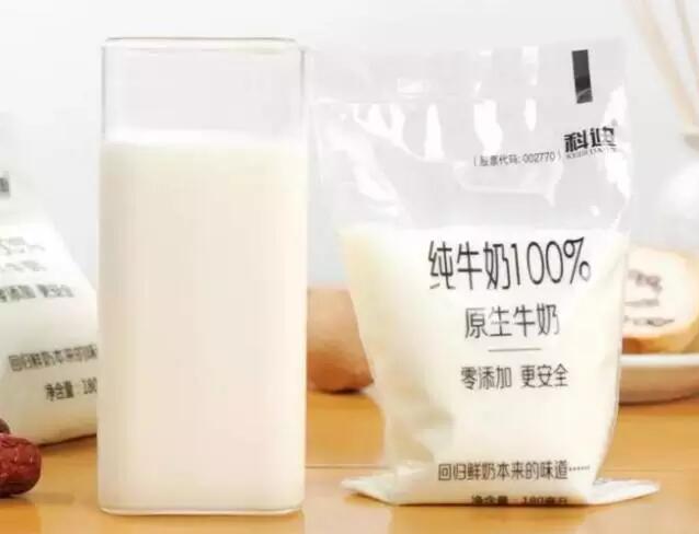 透明枕小白奶迎大佬入局,蒙牛推新品小明纯