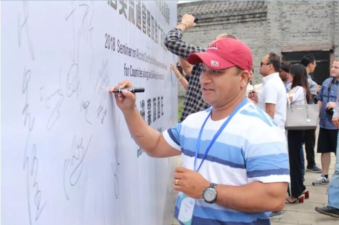 中国gdp经济增长图_2018中国白酒gdp(3)