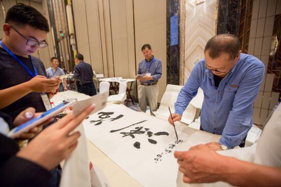 记忆中的那瓶酒五粮液交杯酒国庆答谢客户