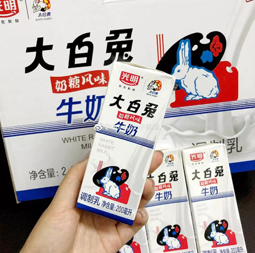 软饮料总规模5724亿,光明和冠生园联名"大白兔牛奶"